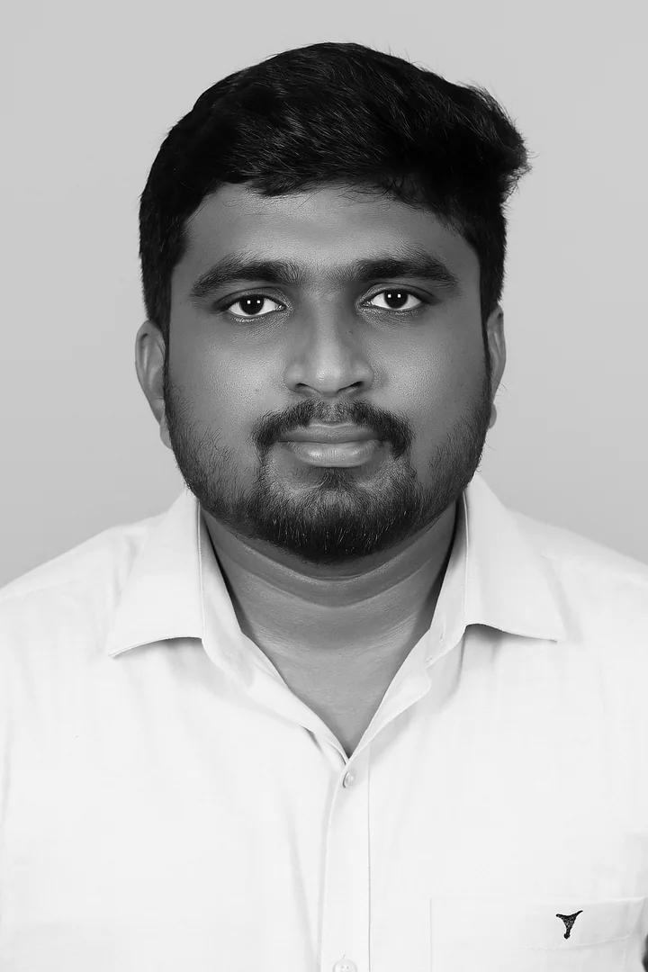 Portrait of Vinith Kumar, Full Stack Shopify and WordPress developer based in Dubai